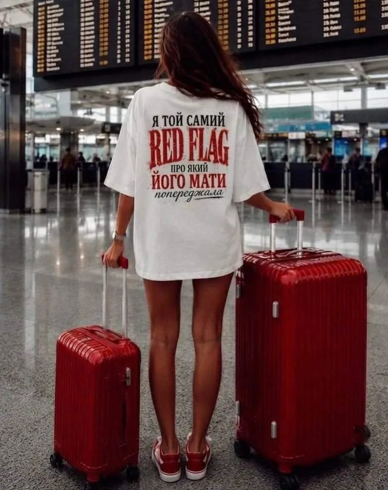 Белая футболка RED FLAG