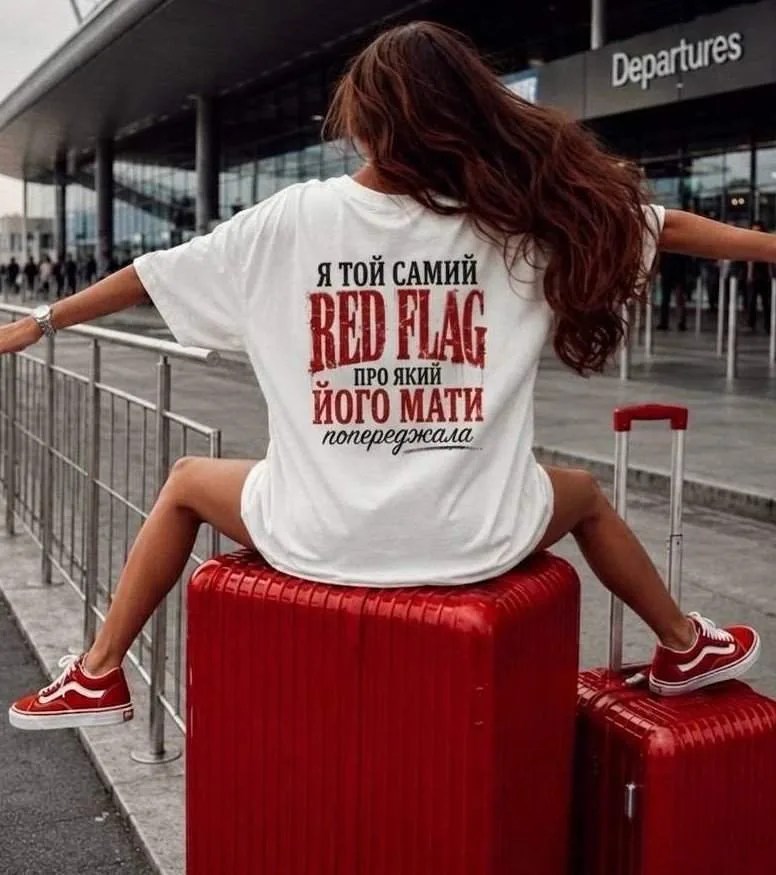 Белая футболка RED FLAG