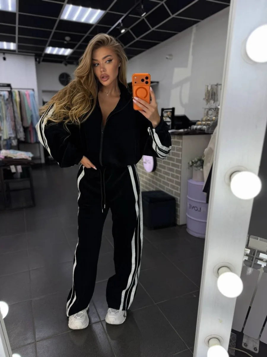 Костюм велюровий оверсайз із затяжками
