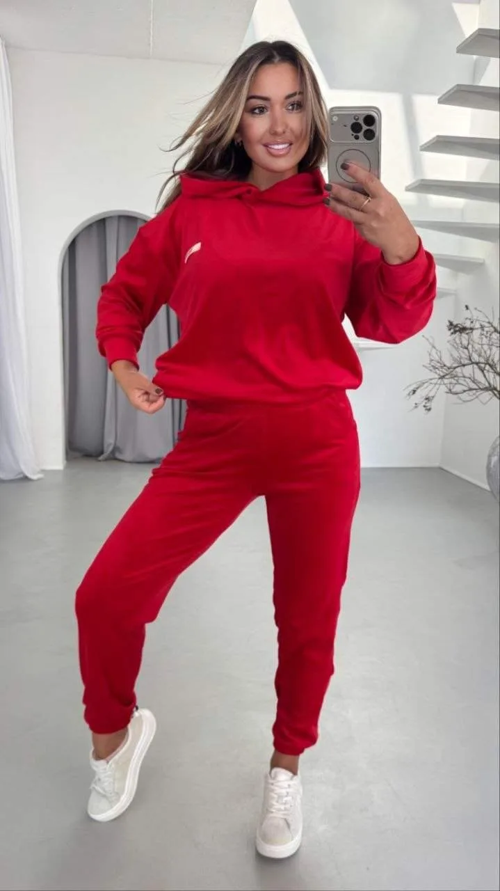 Спортивний костюм із велюру
