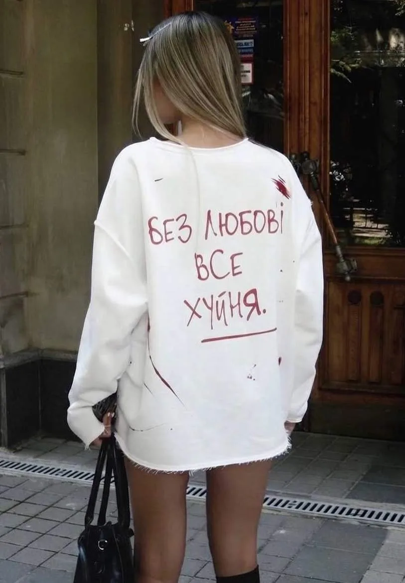 Стильний світшот з написом на спині