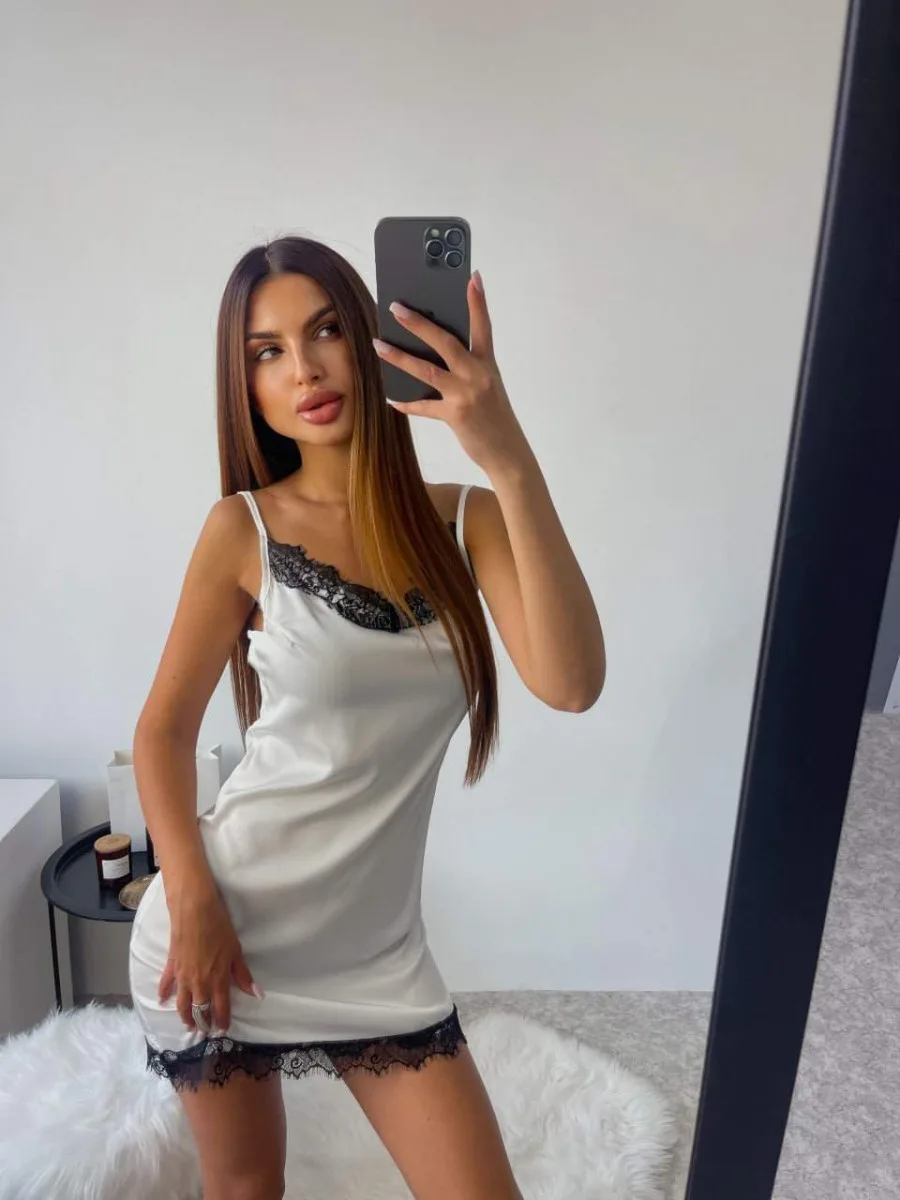 Нічна сорочка з шовку Армані з мереживом