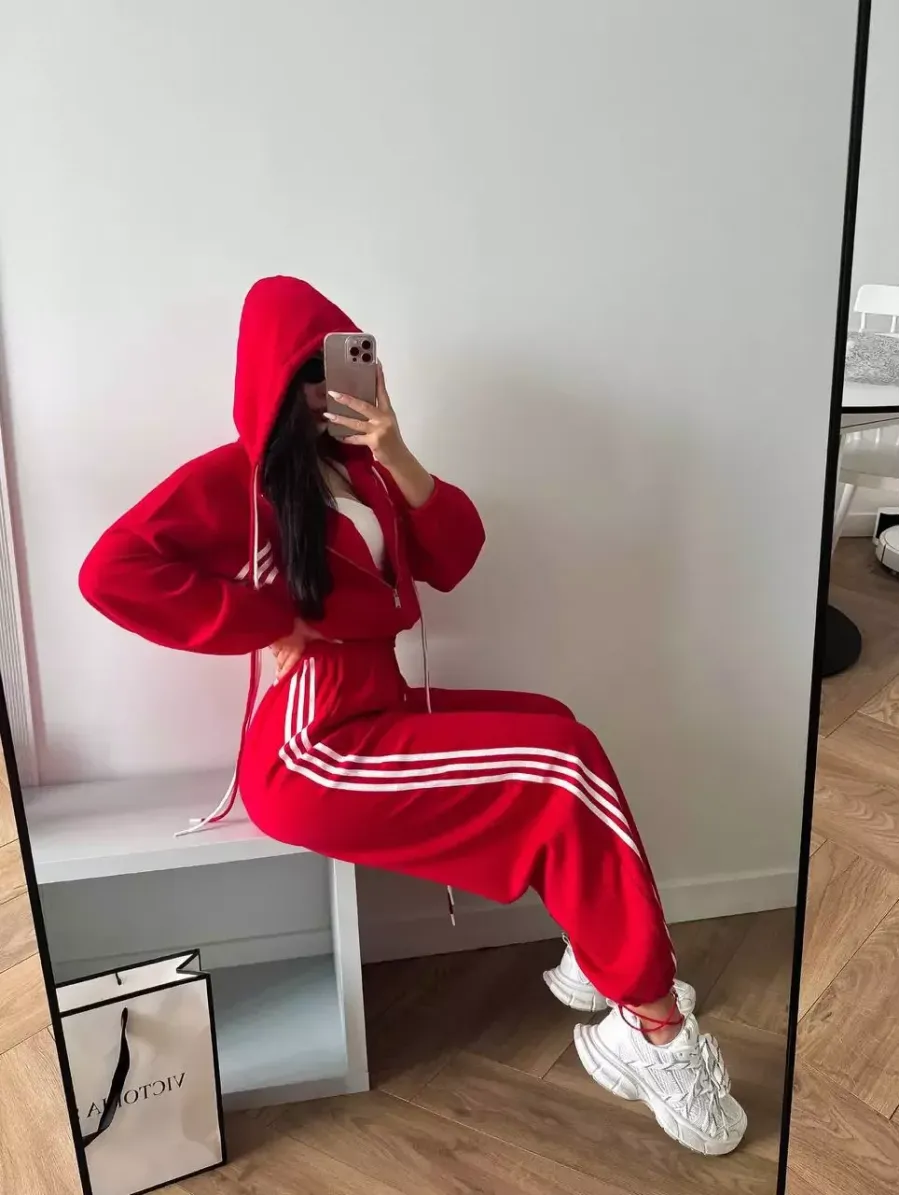 Спортивный костюм с укороченным худи