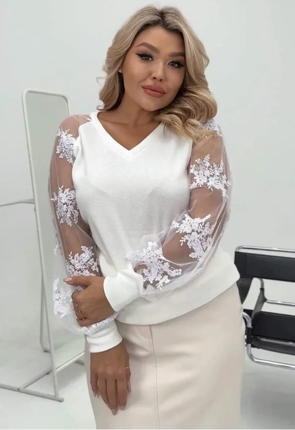 Кофточка ангорова з мереживними рукавами