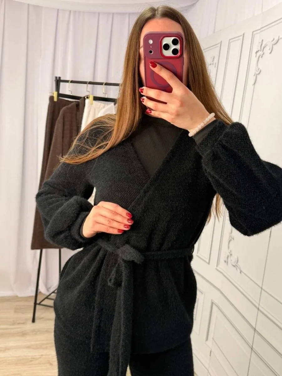 Костюм с кофтой на запах из альпаки