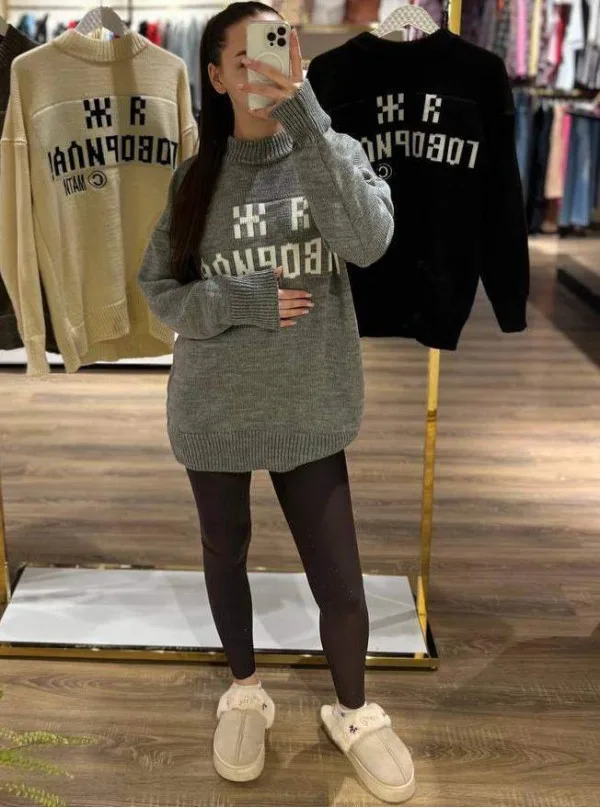 Подовжений светр з написом