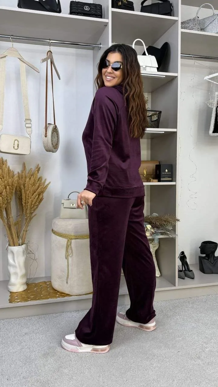 Костюм велюровый с камнями