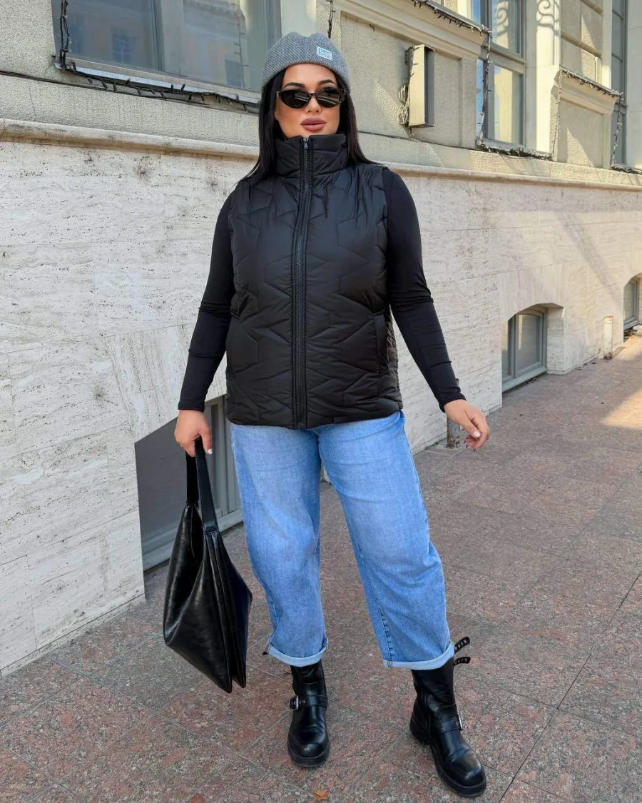 Жилетка стьобана утеплена з коміром